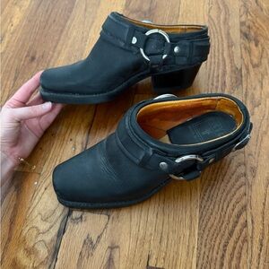 Frye Black Leather Women's Clogs